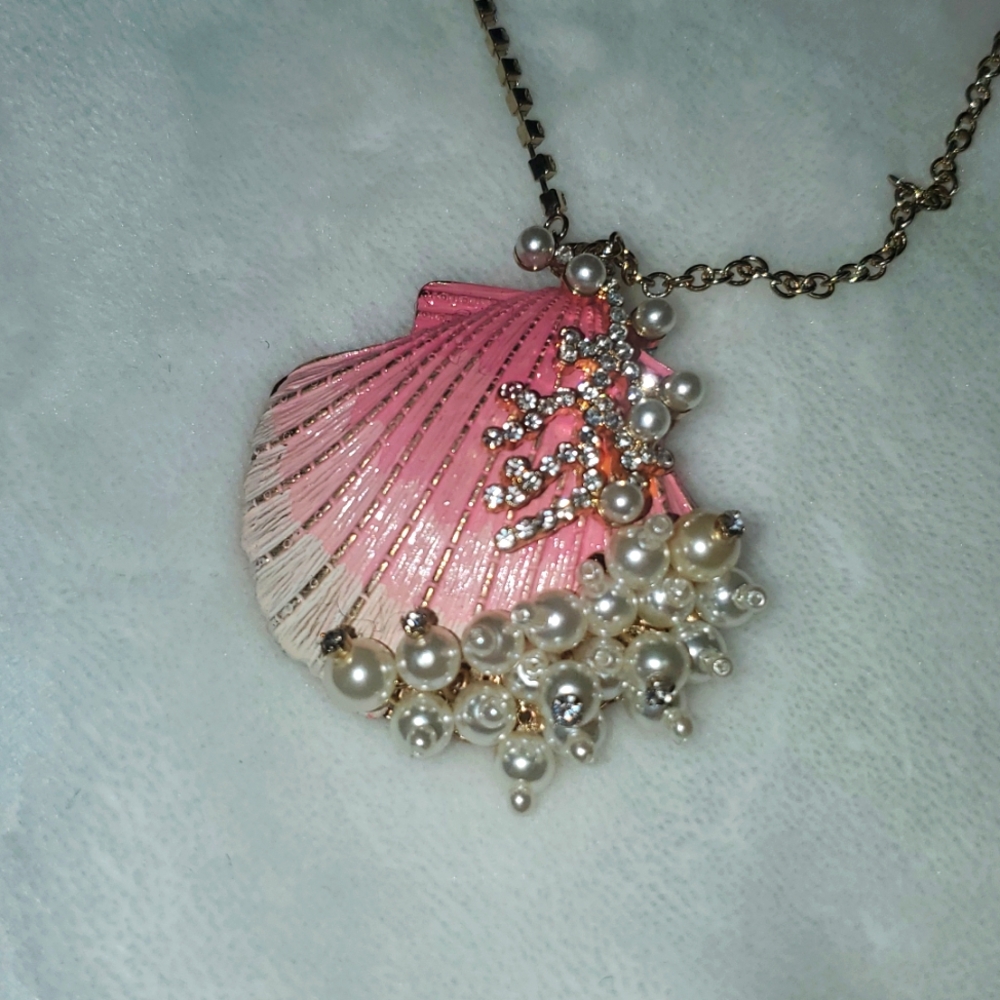 NWT Betsey Johnson Seashell Pearls Necklace - Picture 3 of 11